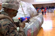 アメリカ海軍 vs 子供軍団 のNERF（おもちゃの銃）バトル開催！ 海外の反応