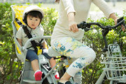 「抱っこひもで自転車」は絶対やめて！赤ちゃんの死亡事故も発生