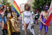 イギリス人「お前らの国は6月にちゃんとLGBTパレードしてるか？」