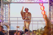 大阪・関西万博、松平健が「マツケンサンバII」熱唱 吉村洋文知事&横山英幸市長も参加 約6000人と情熱のダンス