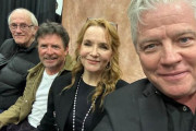 【超画像】『バック・トゥ・ザ・フューチャー』のマーティ、ドク、ビフ、ロレインが再会　最新ショット←ビフが一発でわかるｗｗｗｗｗ