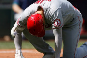 【海外の反応】大谷翔平が152キロの死球に悶絶【MLB】