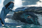 映画アバター新作、捕鯨の武器に日本っぽいロゴを使って大荒れ
