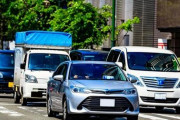 【疑問】なんでおまえら赤信号で止まる時前と車間距離空けないの？？？