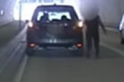 【動画】 おっさん「俺がトンネルで止まったせいでヤバい事故おきた！ 逃げたろ！」 衝撃動画が流出