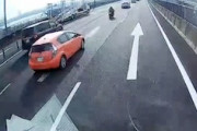 【車載】これはひどい。バイクの兄ちゃんが殺されかけた伊勢湾岸道の事故映像。