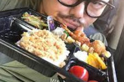 【炎上】クロちゃん「お昼はとんかつ弁当！お米は多いので半分にしときました。」←嘘だと言われまくる