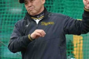 虎将トーク＝囲み編　阪神・岡田彰布監督、入れ替えについて「（コーチ陣に）待って下さいって今言われたよ。そんな、待てへんけどな」