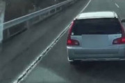 リミッターで90kmしかでないトラックを相手に煽り運転する車が撮影される