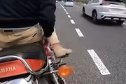 【岡山】猛暑の県道でSR400を押していたバイク女子を助けたオフ車乗りの車載。