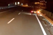 右も左もぶつけながら走る軽自動車が山陽道で目撃される(((ﾟДﾟ)))