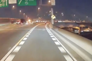 首都高の分岐でいきなり車線変更するやつｗｗｗｗｗｗｗｗｗ
