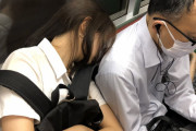 【画像】電車でリーマンが突如人生のピークを迎えてしまうｗｗｗｗｗｗｗｗｗ