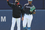 新庄＆稲葉＆森本の最強外野トリオが紅白戦中に外野守備マンツーマン指導