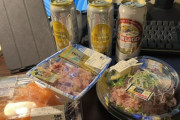 【画像あり】(´･ω･`)スーパー開店とともに入店し、半額にされてない定額刺身を買ってきた