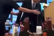 【動画】池袋二丁目のなか卯でおじさんvsおばさんのバトルが撮影されるｗｗｗ