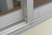 【悲報】ワイの家のアルミサッシ、ガチで逝くｗｗｗｗｗ
