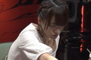 【朗報】美人プロ雀士、対局中にブラチラしてしまう