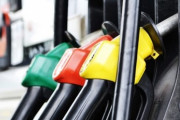 【悲報】ガソリン価格が4週連続値上がりで174円90銭に、補助金とは何だったのか･･･