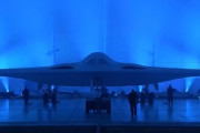 米軍、超大型ステルス戦略核爆撃機「B21」を公開