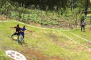【動画】斜面は草。サッカーはこんな場所でも成立するみたい（ノ∇`）