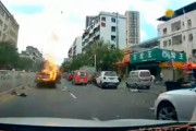 【暗殺か？いつもの爆発か？】中国で車が突然爆発（動画）