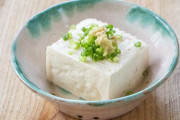 豆腐のベストな食べ方→「永谷園のお茶漬けでお湯をかけて食う」