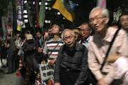 国会正門前で日本市民が抗議活動…「嫌韓やめろ」「憲法守れ」