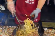 【動画】海外の焼きそば職人早すぎワロタｗｗｗｗ