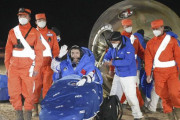 中国宇宙ステーションから「天宮」から乗組員3人が帰還…半年間の任務を交代！