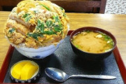 【画像】おっちゃん（80）「甲子園球児のために超大盛りカツ丼650円や！」インスタ蝿「！！！」ｼｭﾊﾞﾊﾞﾊﾞﾊﾞｯ