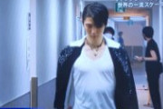 羽生選手 カッコよすぎる。バックヤードでコンデションを整えて。リンクへ向かう。