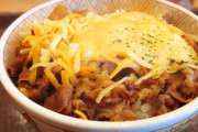 男「すいません、三色チーズ牛丼の特盛りに温玉付きをお願いします」 女店員「注文がなげーんだよ！！！」