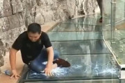 【動画】中国のガラスの橋、やばすぎる