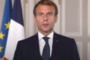 【画像】フランス大統領「国旗の色こっそり変えたろｗｗｗ」→気づかれずに4年がすぎる