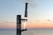 【動画あり】スペースX、打ち上げたロケットのブースター回収に成功！宇宙船から分離後、自ら打ち上げ施設に帰還し空中でキャッチ