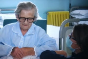 【強い】イタリアで95歳老婆が新型コロナから脅威の回復！ 抗ウイルス治療も必要とせず無事退院へ