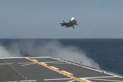 【朗報】護衛艦いずも、F-35B戦闘機の発着艦に成功