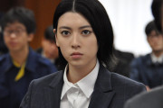 【ドラマ】三吉彩花、『警視庁・捜査一課長2020』で刑事役に初挑戦！回想シーンではブレザー＆プリーツスカートの制服姿を披露「久しぶりの制服はそわそわしました！」