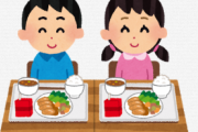 【画像】日本の給食、戦時中みたいになる…
