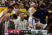 【NBA】J-Dubの脚が酷い曲がり方をする…今季絶望の怪我を危惧する声も