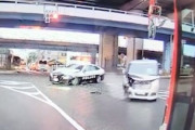 【動画】大阪の大日町1丁目交差点でパトカーがド派手に事故ってしまう。