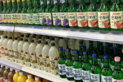 韓国から金が出てるって事ね　～　【朝日新聞】 日本で韓国焼酎の販売量が急増＝韓国ネット「韓流最高」「日本酒があるのに…」
