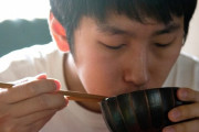 【閲覧注意】日本人、ついにウジ虫を食い始める