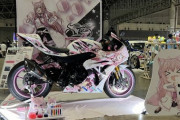 【ホロライブ】ニコニコ超会議に痛バイクこんこよR1000R展示あって草