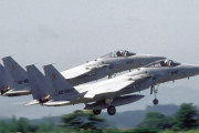 空自那覇基地所属のF-15J戦闘機が沖縄上空で機体トラブル、米軍嘉手納基地に緊急着陸！