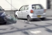 広島で90歳が運転する軽自動車が暴走して壁に激突する事故。90歳て・・・。