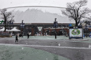 カープ西武戦『雪＆みぞれ』が積もる。ベルーナドームも積雪「最強の防寒対策でお越しください」
