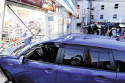 【岩手】ローソンのドア突き破り、車が突っ込む…60代女性「アクセルから足が離れなかった」 釜石市