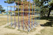 【悲報】公園の遊具、どんどん消える